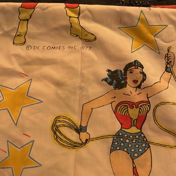 Vintage Wonder Woman DC comics bed sheet - Picture 2 of 5
